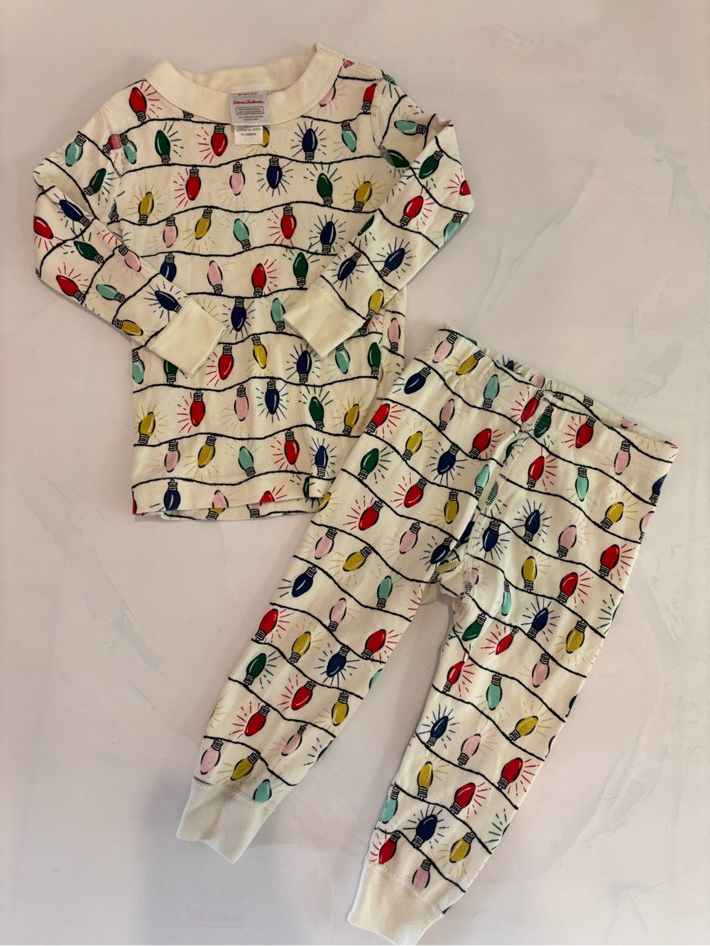 Hanna Andersson Cream Pajama Set with Multicolor Holiday Light Print
